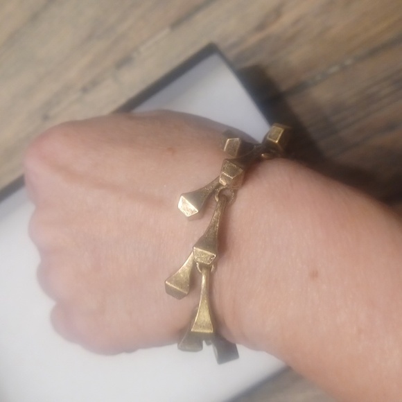 Hammered bracelet from Club Monaco - Picture 4 of 4